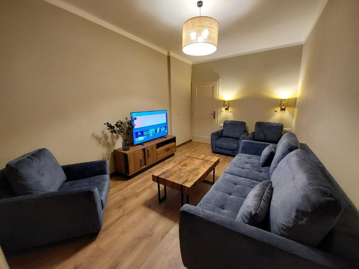 Spacious Two-Bedroom Apartment In The City Center كراكوفيا المظهر الخارجي الصورة