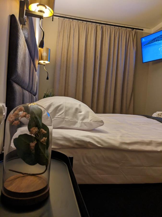 Spacious Two-Bedroom Apartment In The City Center كراكوفيا المظهر الخارجي الصورة