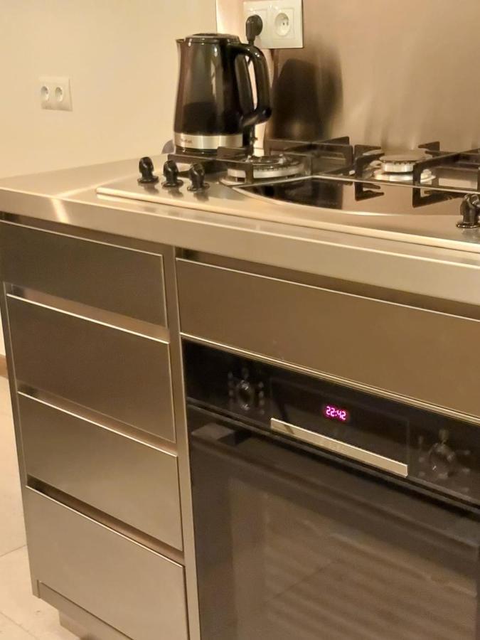 Spacious Two-Bedroom Apartment In The City Center كراكوفيا المظهر الخارجي الصورة
