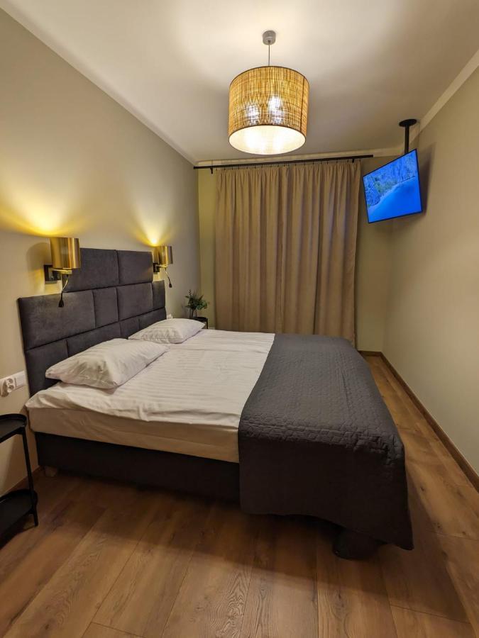 Spacious Two-Bedroom Apartment In The City Center كراكوفيا المظهر الخارجي الصورة